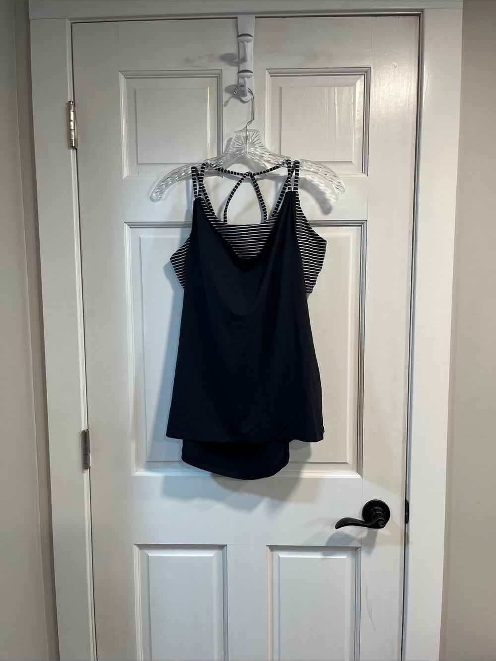 GAP Fit Strappy Draped Back Low Impact Workout Tank Size Medium